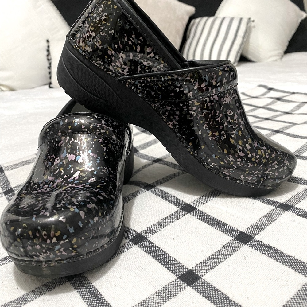 dansko nursing shoes